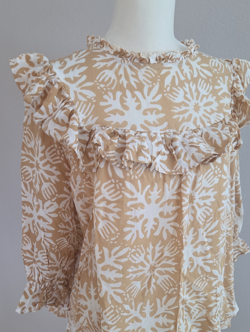 Alohiwai Regal Top In Vintage Aloha - Picture 2 of 6